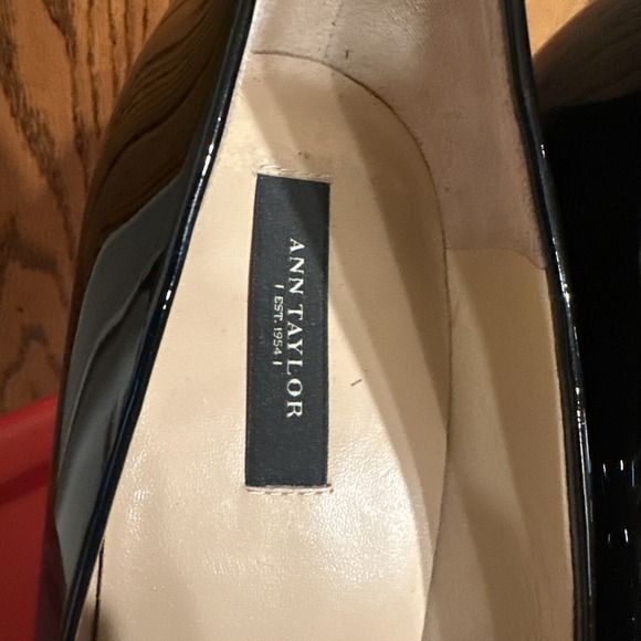 Ann Taylor Patent Leather Black High Heels Size 9 1/2 M Preowned Pumps Round Toe - Picture 3 of 14